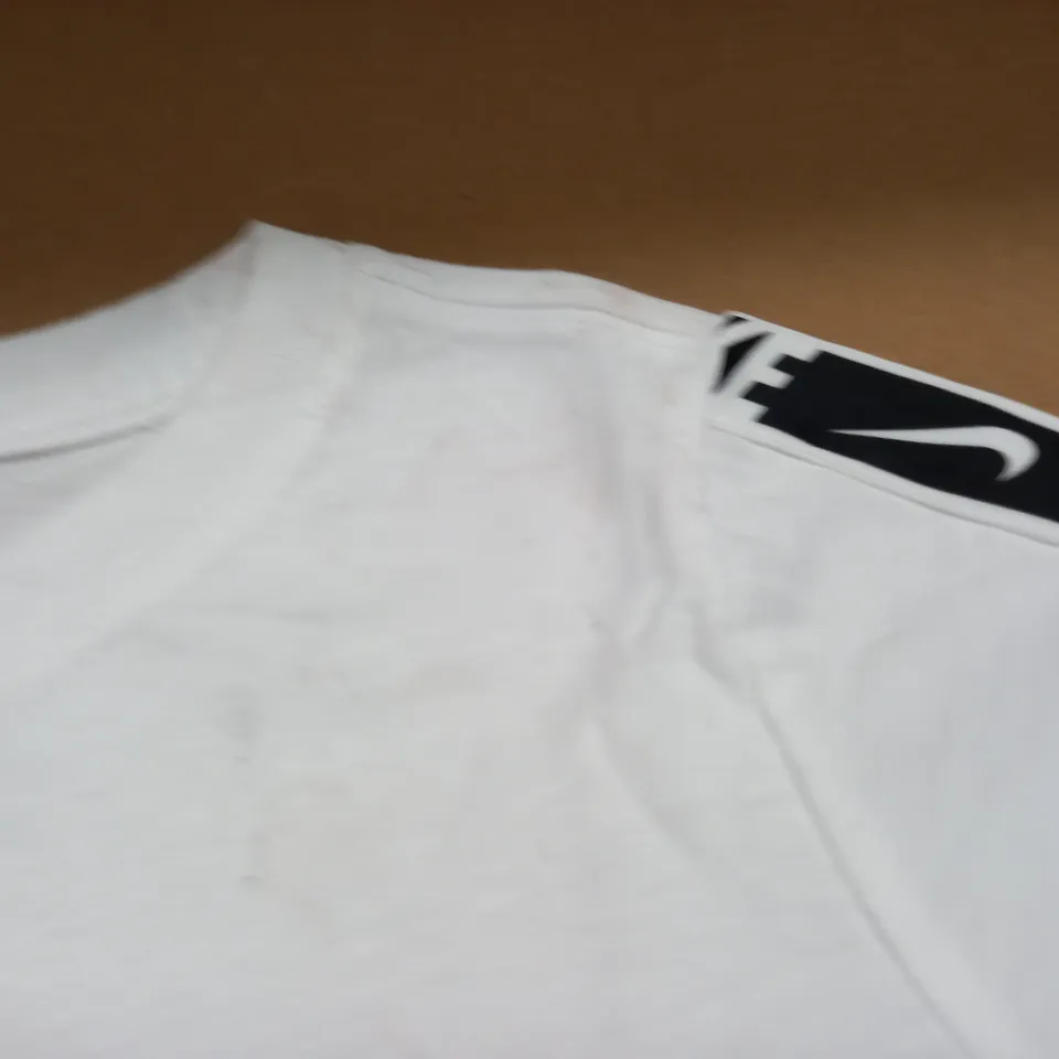 NIKE BOYS WHITE T-SHIRT - XS