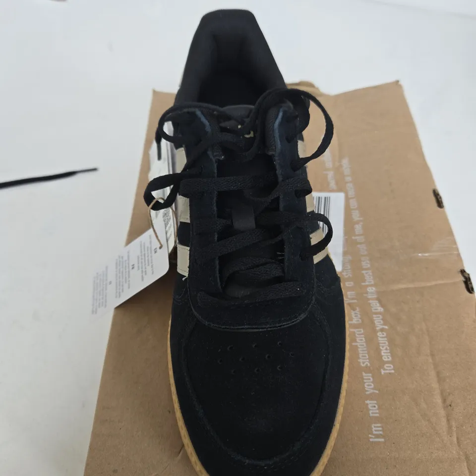 ADIDAS TRAINERS SIZE 7