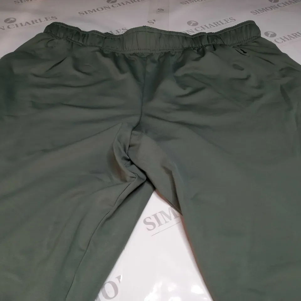 GYMSHARK JOGGERS IN GREEN - XL