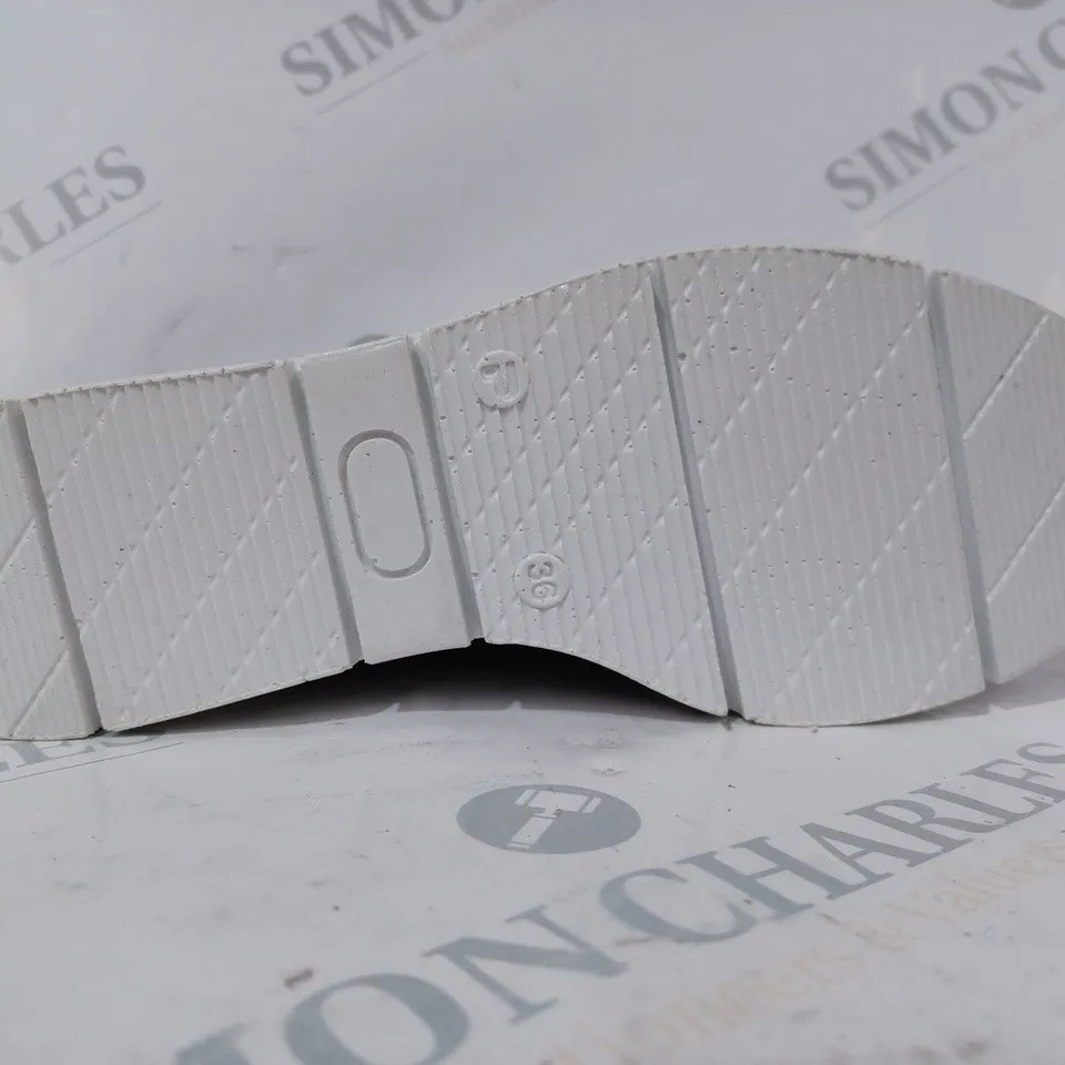 BOXED PAIR OF MODA IN PELLE GENE TRAINERS IN NAVY SIZE 3