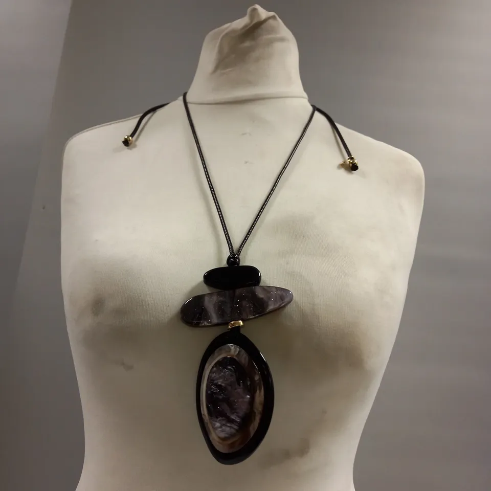 BRAND NEW BROWN PEPPER HANDBAGS BLACK MAGIC NECKLACE 