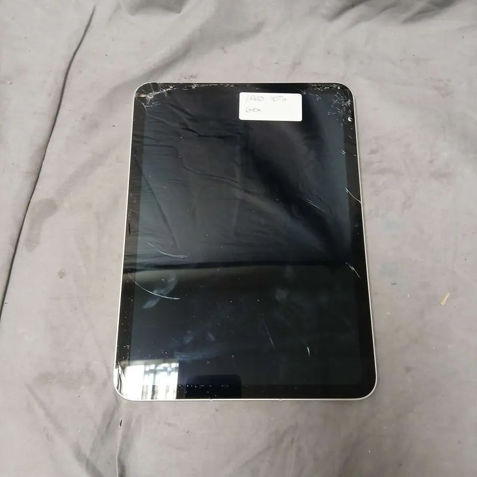 APPLE IPAD 10TH GENERATION TABLET A2757 – SILVER (CRACKED SCREEN)