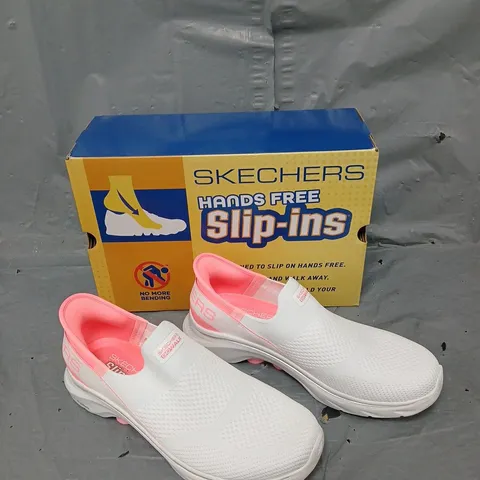 BOXED PAIR OF SKECHERS HANDS FREE SLIP INS WHITE UK 7