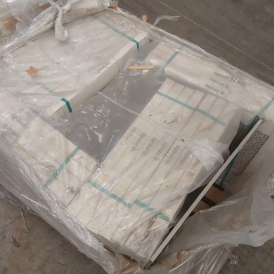 PALLET CONTAINING A VERY LARGE QUANTITY OF ASSORTED TILES