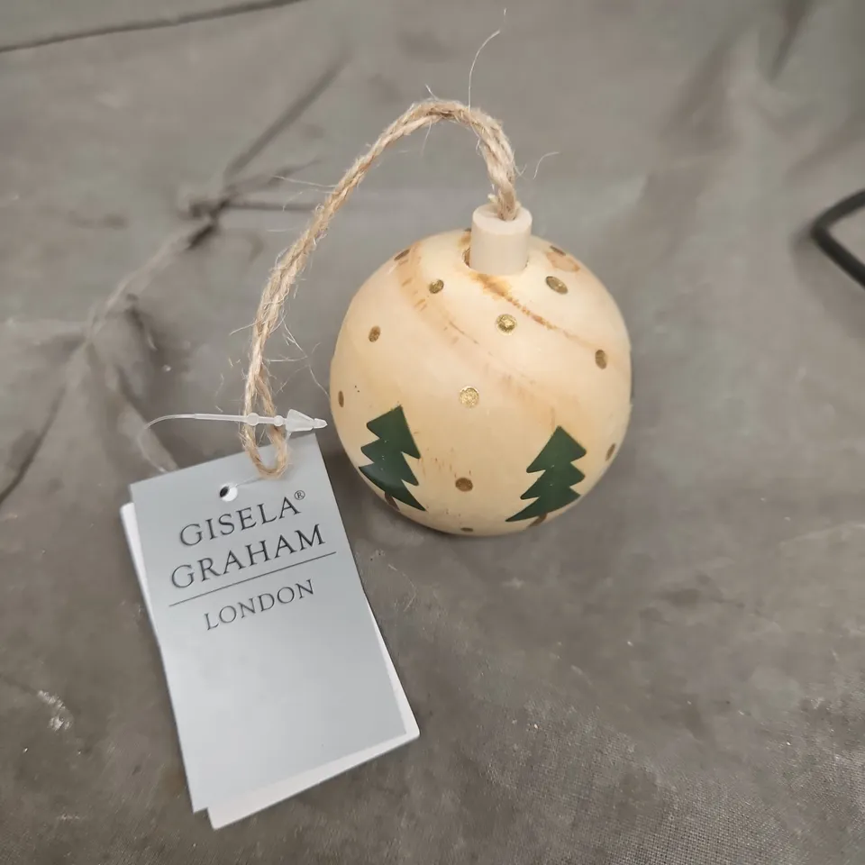 12 X GISELA GRAHAM WINTER SCENE WOODEN BAUBLES 
