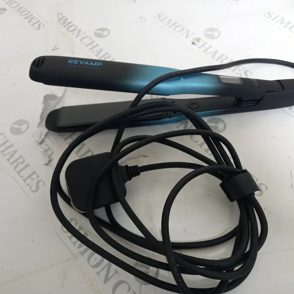 REVAMP PROGLOSS WIDE ULTRA X SHINE CERAMIC HAIR STRAIGHTENER