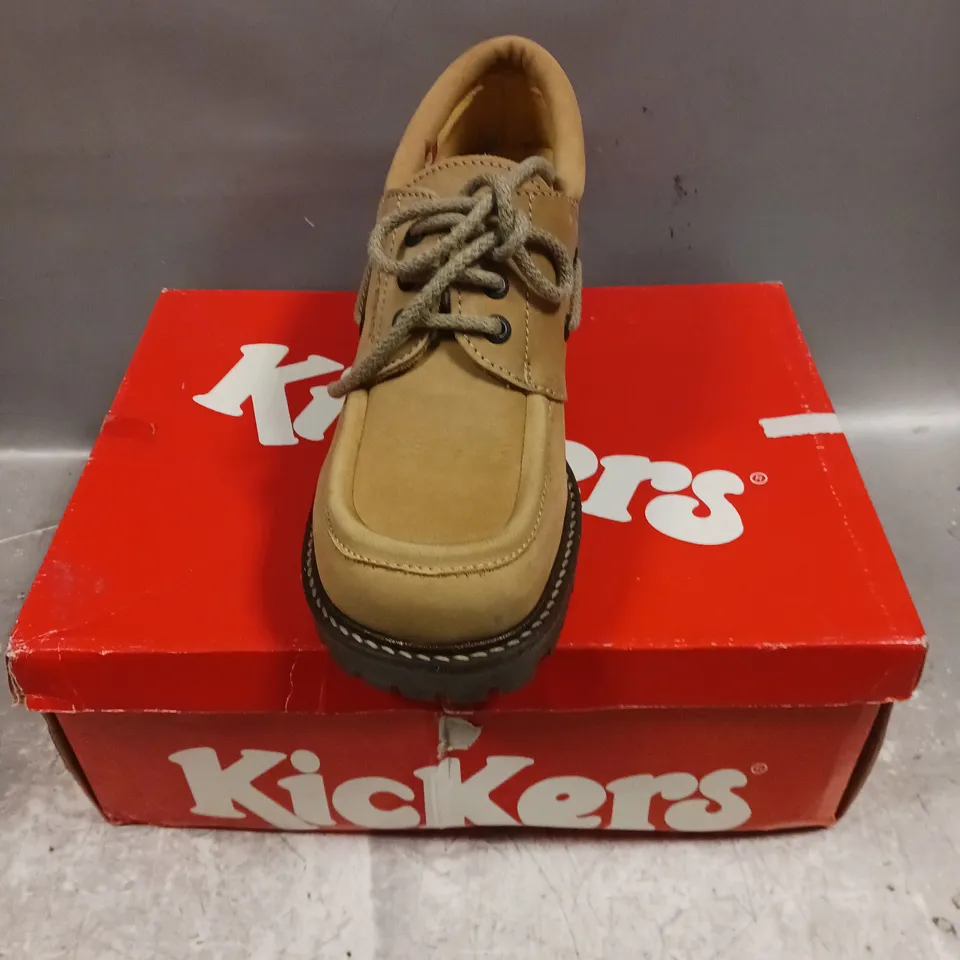 BOXED PAIR OF KICKERS SLICK HEELED BOOTS IN BEIGE - 7.5