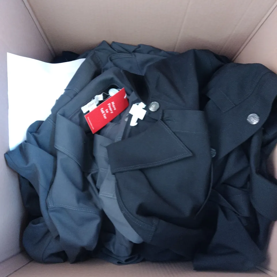 LARGE QUANTITY OF ASSORTED CLOTHING AND ACCESSORIES