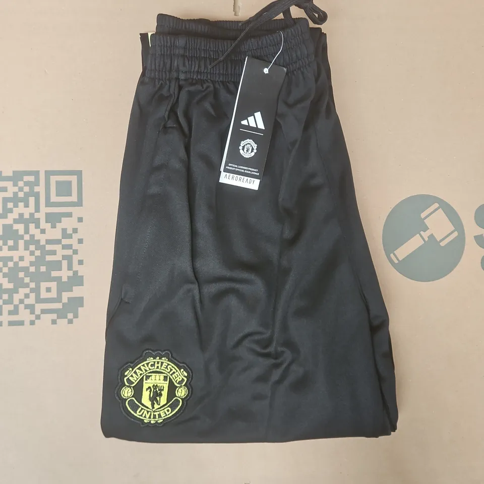 ADIDAS MANCHESTER UNITED JOGGERS IN BLACK SIZE XL