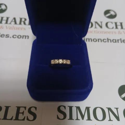 18CT WHITE GOLD FIVE STONE HALF ETERNITY RING SET WITH NATURAL DIAMONDS