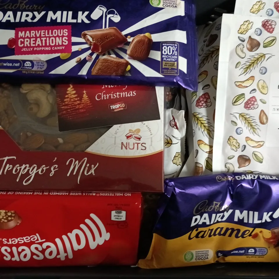 APPROXIMATELY 10 ASSORTED FOOD AND DRINK ITEMS TO INCLUDE LINDT, HOTBOSS, PEPERO, ETC