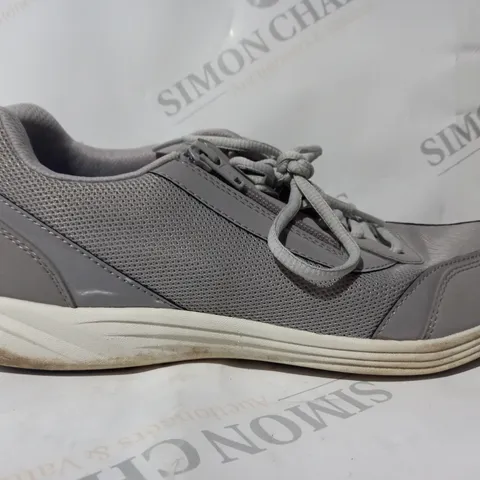 PAIR OF VIONIC AGILE CASSIS ZIP TRAINERS IN SLATE - SIZE 8