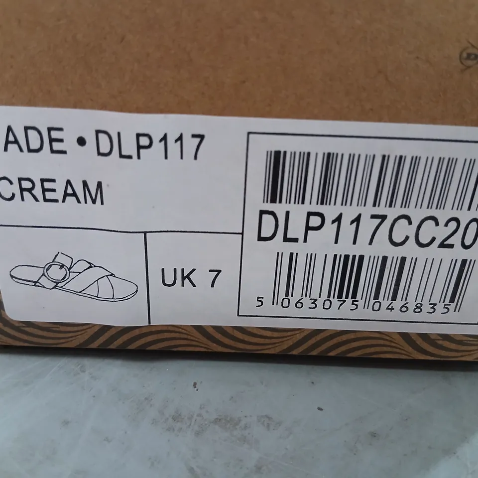 DUNLOP JADE DLP117 CREAM SANDALS – UK 7