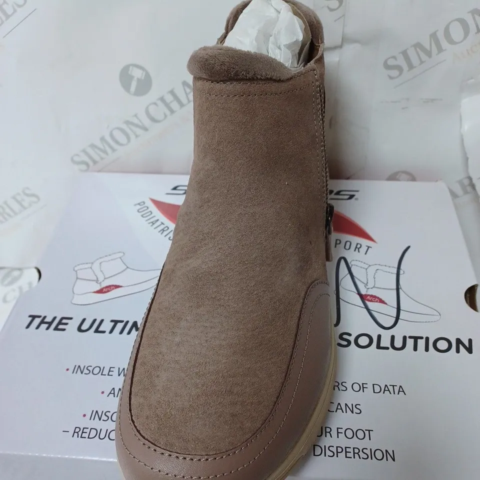 BOXED SKECHERS ARCH FIT SMOOTH ZIP BOOTS, MUSHROOM - SIZE 6