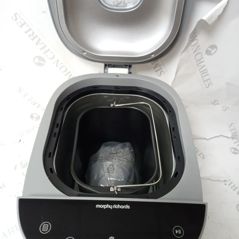 MORPHY RICHARDS HOMEBAKE BREAD MAKER