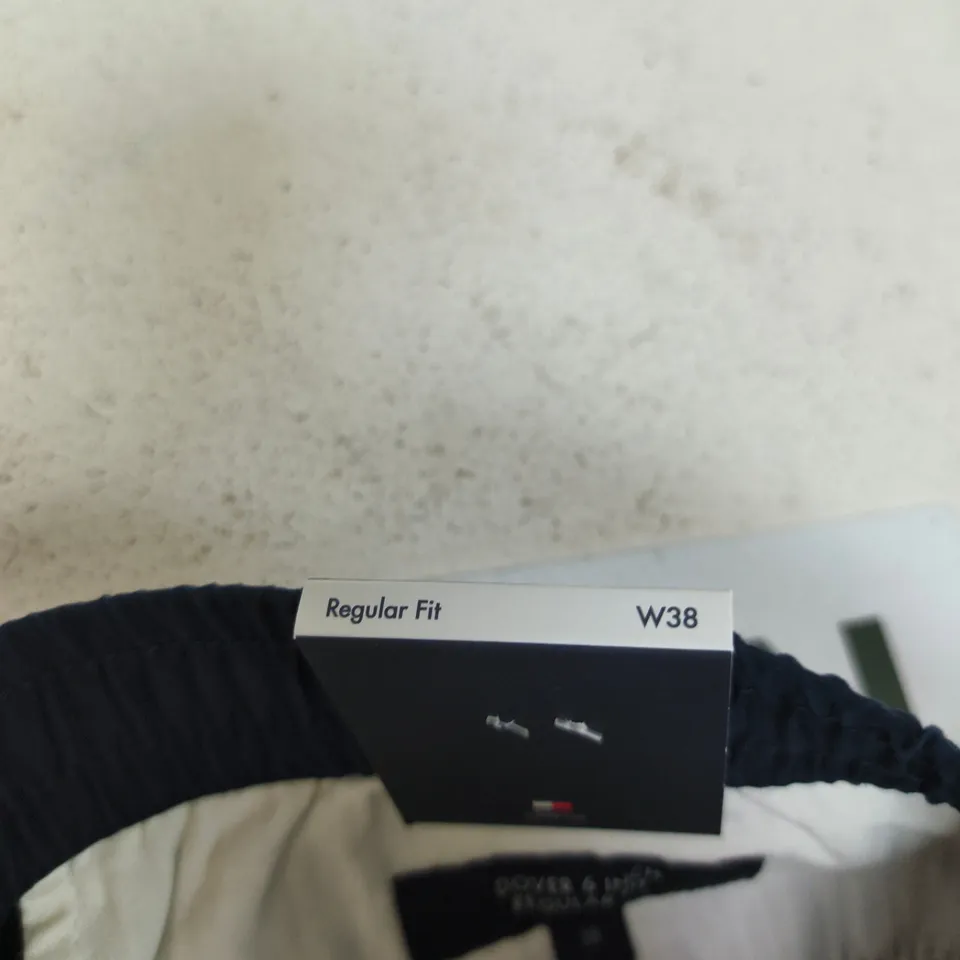 TOMMY HILFIGER DOVER 6IN REGULAR FIT SHORTS – NAVY, UK 38