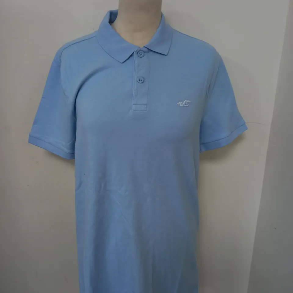 HOLLISTER CASUAL POLO SHIRT IN PALE BLUE  SIZE M