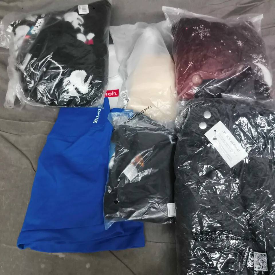 APPROXIMATELY 25 ASSORTED CLOTHING ITEMS IN VARIOUS SIZES, STYLES & COLOURS TO INCLUDE BRANDS SUCH AS ZARA, STAR WARS, BENCH, ETC - COLLECTION ONLY