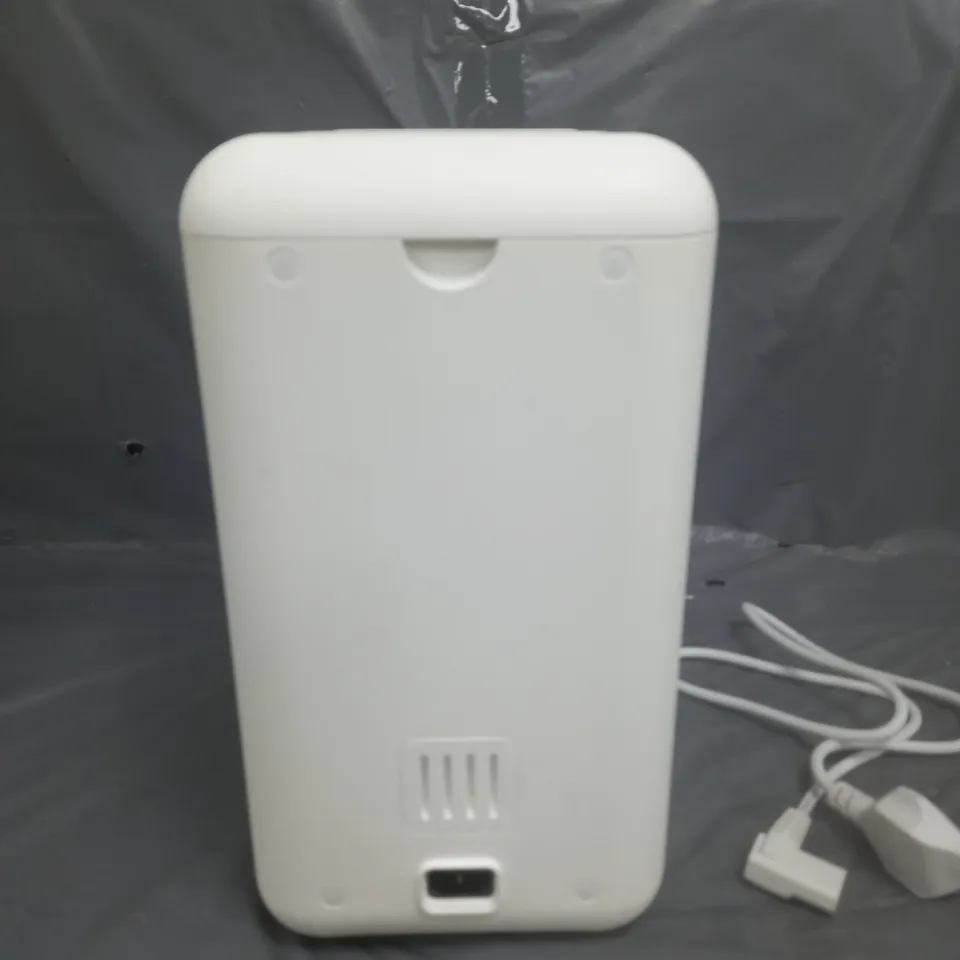 BOXED SMEG BEAN TO CUP COFFEE MACHINE WHITE BCC02