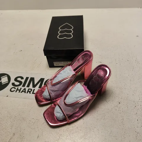 WOMEN'S PINK METALLIC HEELED SANDALS β UK 8 (EU 41)