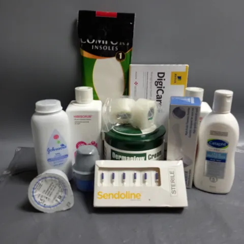 LOT OF APPROX 10 ASSORTED HEALTH AND BEAUTY ITEMS TO INCLUDE HIBISCRUB (500ML), DERMAGLOW CREAM (500G), CETAPHIL PRO ITCH PRONE SKIN BODY WASH (295ML), ETC.