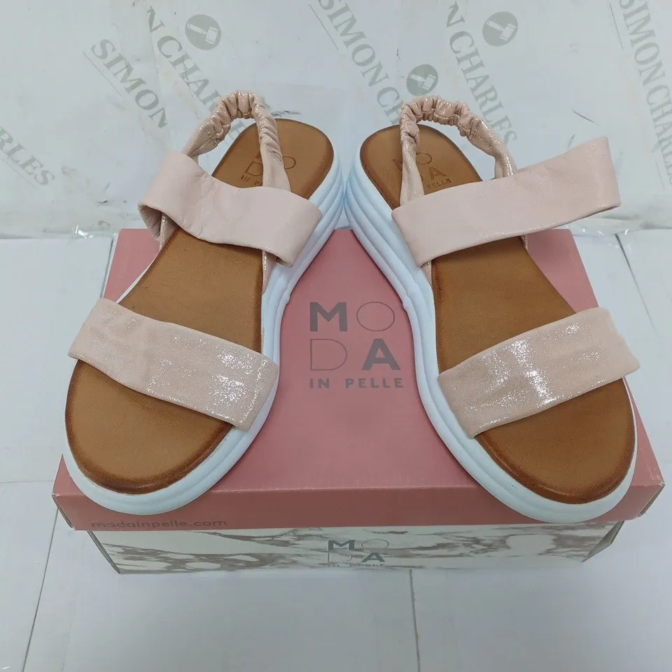 BOXED PAIR OF MODA IN PELLE SANDALS IN PINK GLITTER EFFECT SIZE EU 40 