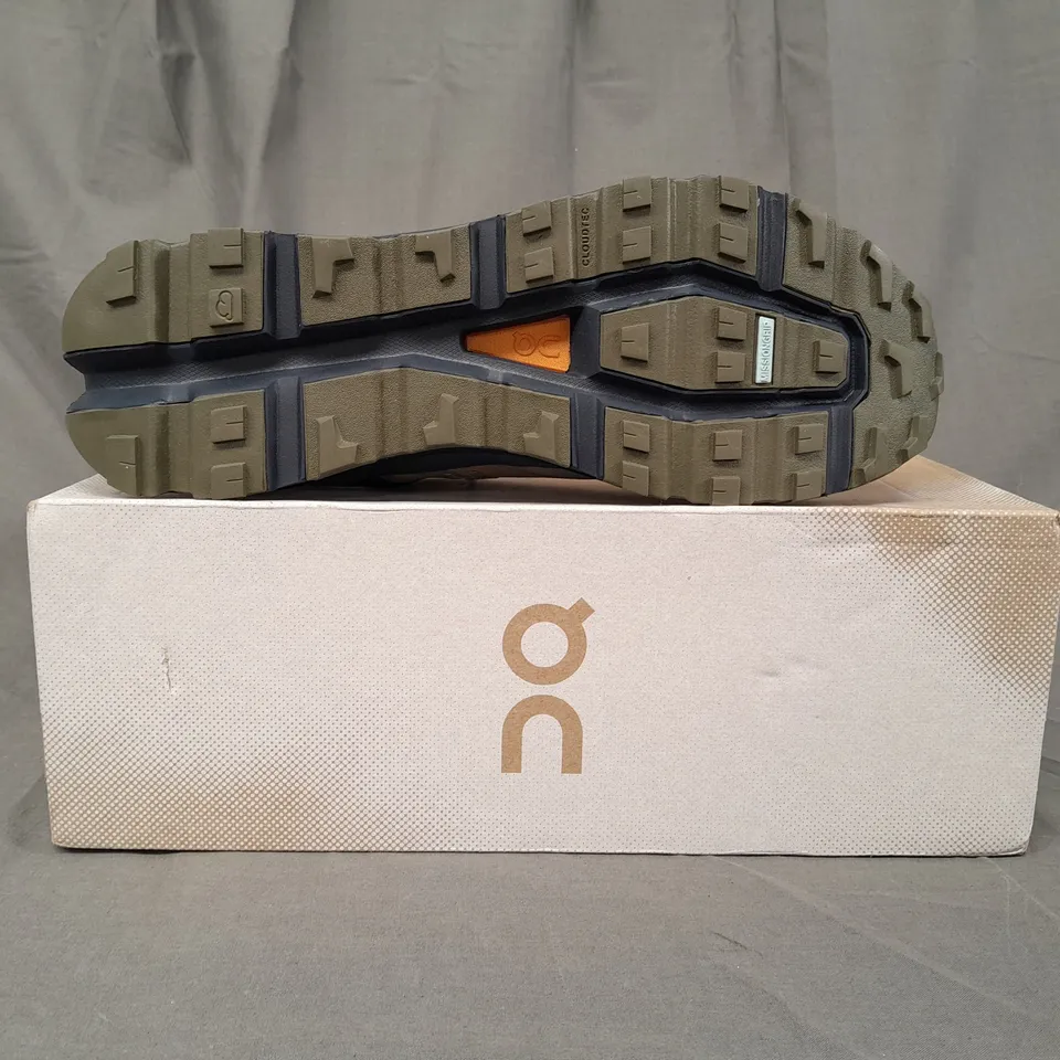 BOXED PAIR OF ON CLOUDVISTA SHOES IN MIDNIGHT/OLIVE UK SIZE 11