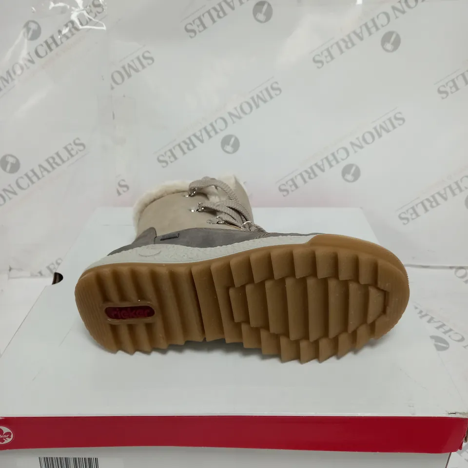 BOXED PAIR OF RIEKER ANTISTRESS WARM HIKING BOOTS SIZE 4 CREAM 