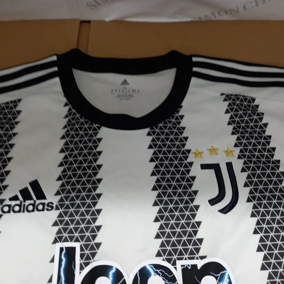 JUVENTUS FOOTBALL SHIRT - XL