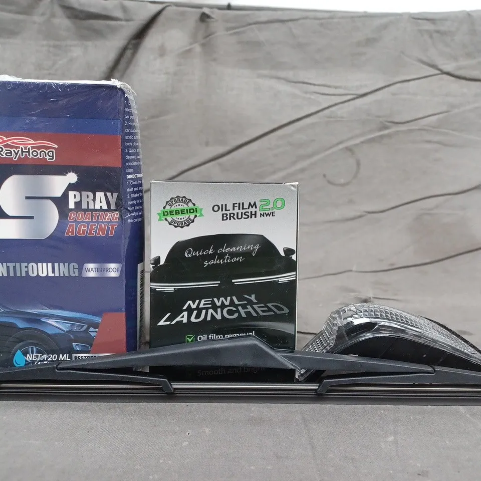 APPROXIMATELY 10 ASSORTED CAR ACCESSORIES AND PRODUCTS TO INCLUDE SPRAY COATING AGENT, OIL FILM 2.0 BRUSH, ETC - COLLECTION ONLY