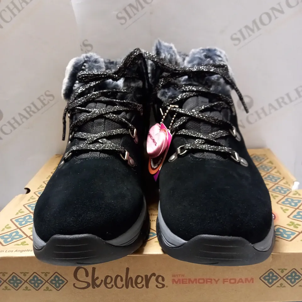 SKECHERS FAUX FUR CUFF BOOTS - UK SIZE 8