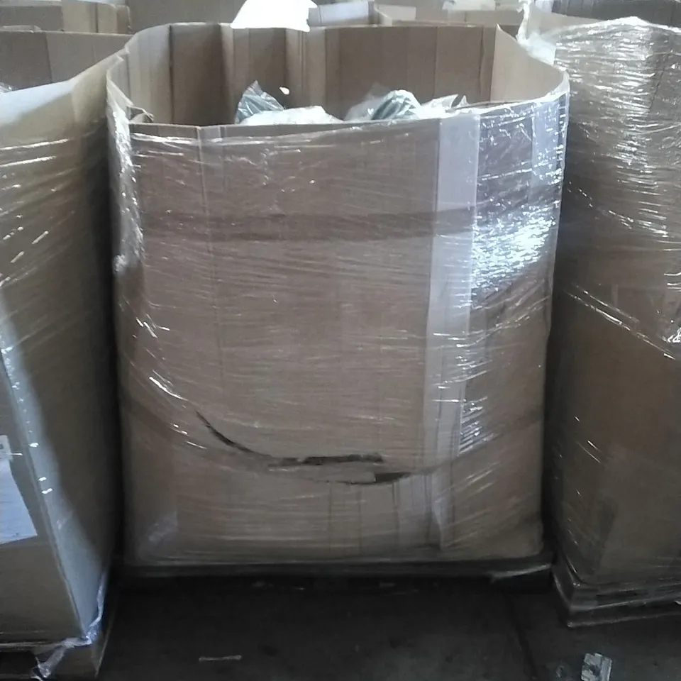 A PALLET CONTAINING APPROXIMATELY 100 BRAND NEW DESIGNER WOMEN'S CLOTHES WHICH INCLUDE; JD WILLIAMS COATS, SKIRTS ETC