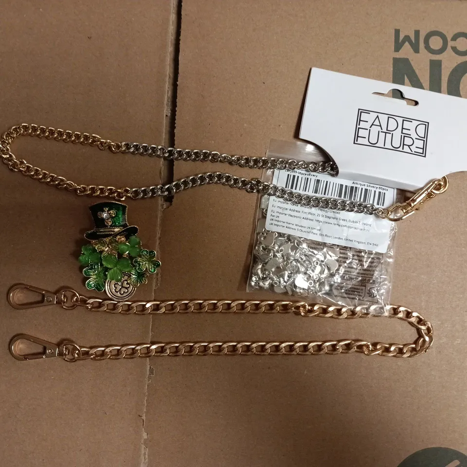 APPROXIMATELY 18 ASSORTED JEWELLERY ITEMS TO INCLUDE CHAINS, WATCHES, EARRINGS, ETC