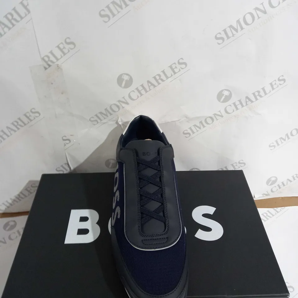 BOXED PAIR OF HUGO BOSS SATURN DARK BLUE SIZE UK 8