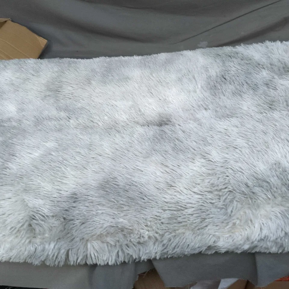 FLUFFY GREY RUG
