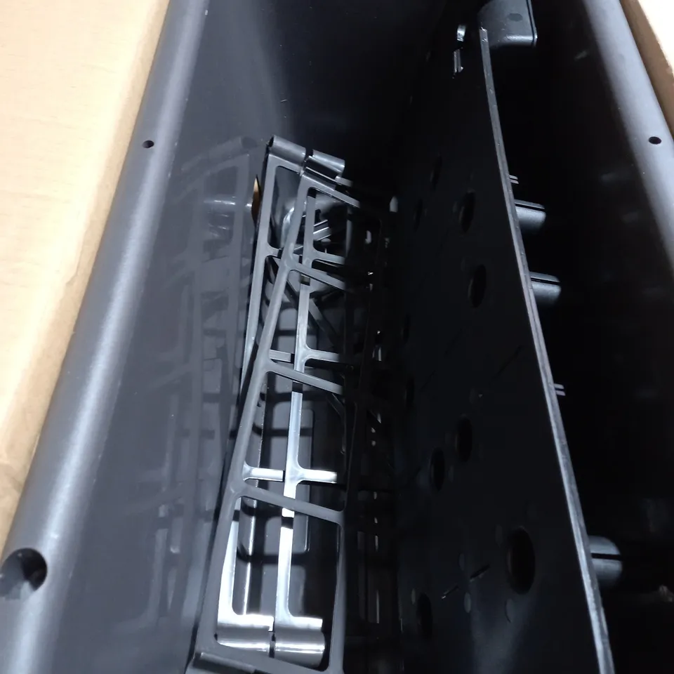 SELF WATERING VEGETABLE PLANTER W/ TRELLIS & FRAME