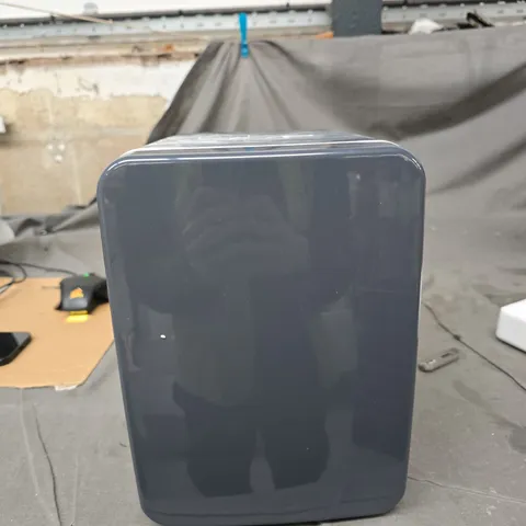 COMPACT MINI FRIDGE – DARK GREY EXTERIOR, WHITE INTERIOR