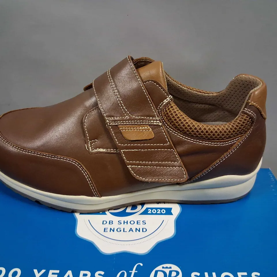 BOXED DB SHOES DARWIN CHESTNUT SIZE 9