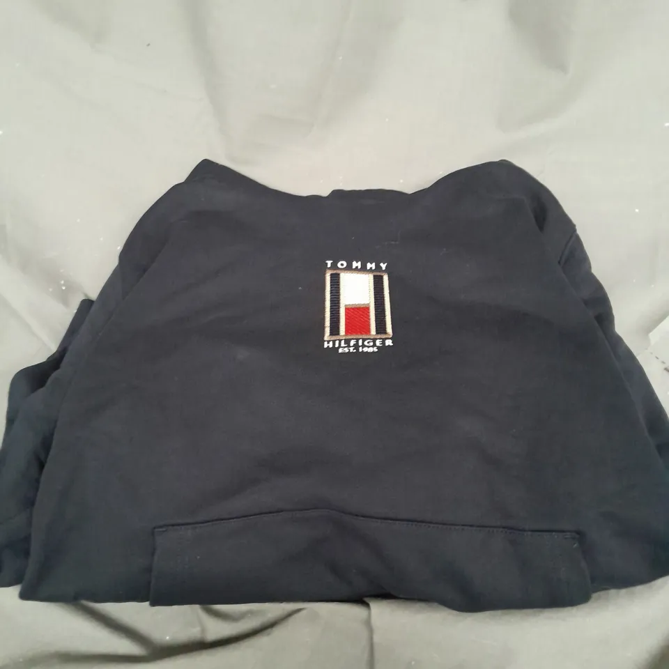 TOMMY HILFIGER VERTICAL FLAG EMBROIDED 3XL JUMPER