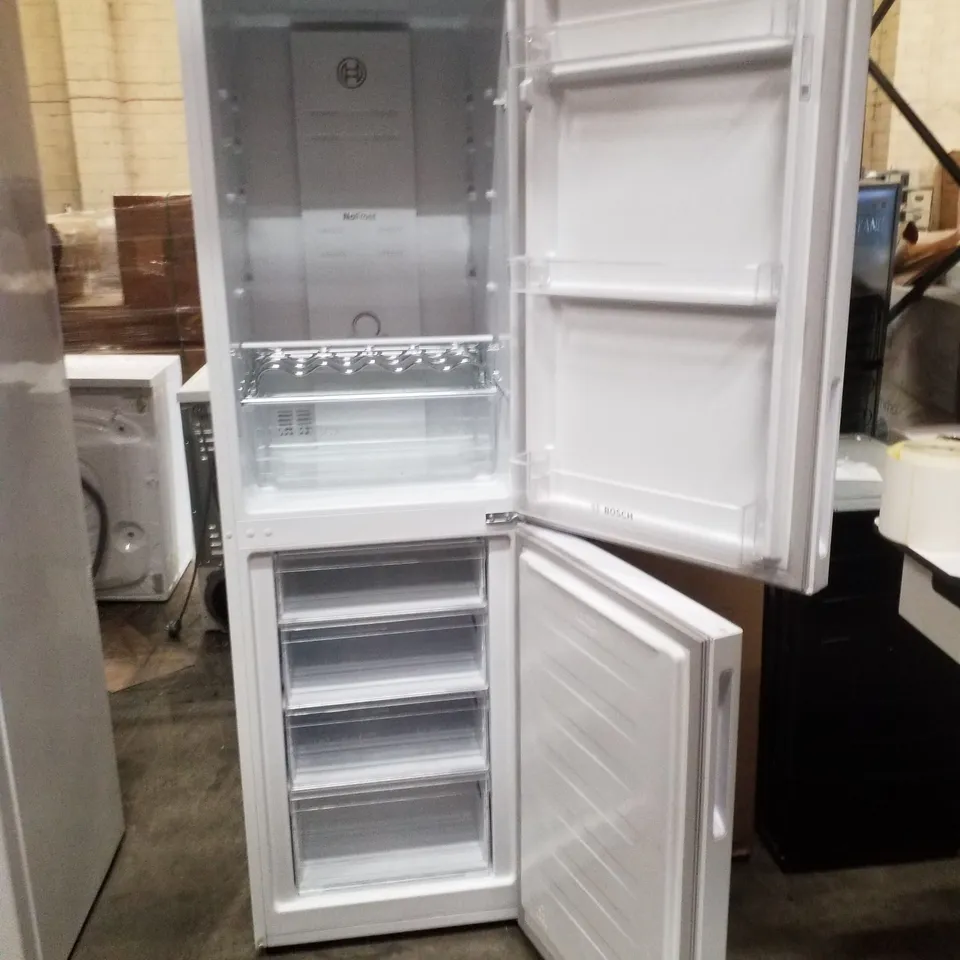 BOSCH FRIDGE FREEZER WHITE