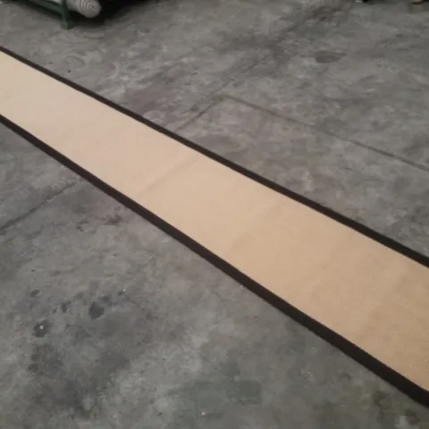 QUALITY DESIGNER AREA RUG APPROXIMATELY 60×600CM