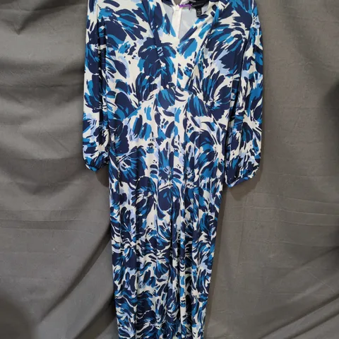 APPROXIMATELY 15 ASSORTED BRENDA EDWARDS FLORAL JUMPSUITS IN NAVY MULTI IN VARIOUS SIZES - COLLECTION ONLY