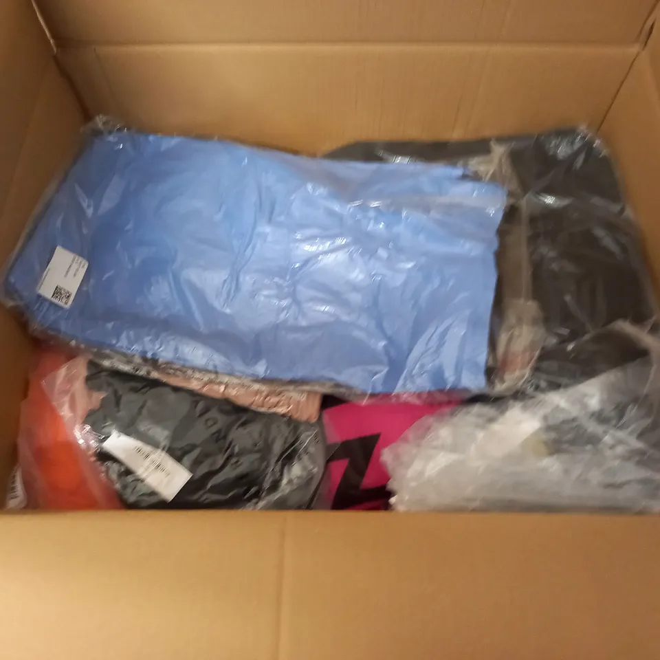 LARGE QUANTITY OF ASSORTED BAGGED CLOTHING ITEMS 