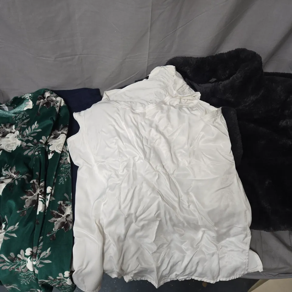 APPROXIMATELY 12 ASSORTED CLOTHING ITEMS IN VARIOUS SIZES, SYLES & COLOURS TO INCLUDE BRANDS SUCH AS CENTIGRADE, RUTH LANGSFORD, BRENDA EDWARDS, ETC