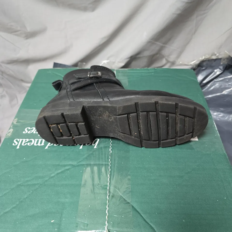 WOMENS BLACK ANKLE BOOTS, SIZE 5