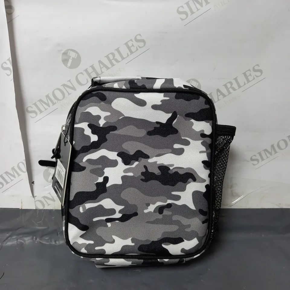 HYPE MONO CAMOUFLAGE LUNCHBOX
