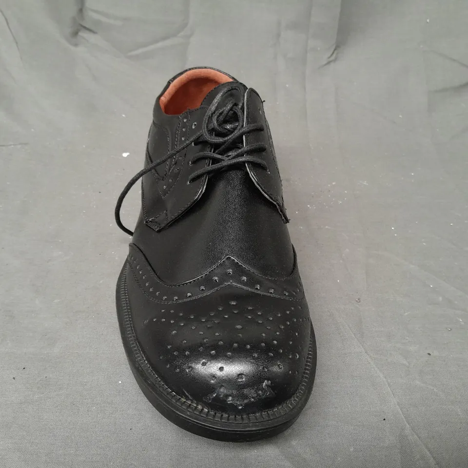 BOX OF APPROXIMATELY 5 ASSORTED BOXED PAIRS OF DESIGNER LACE UP SHOES IN BLACK - VARIOUS SIZES - COLLECTION ONLY