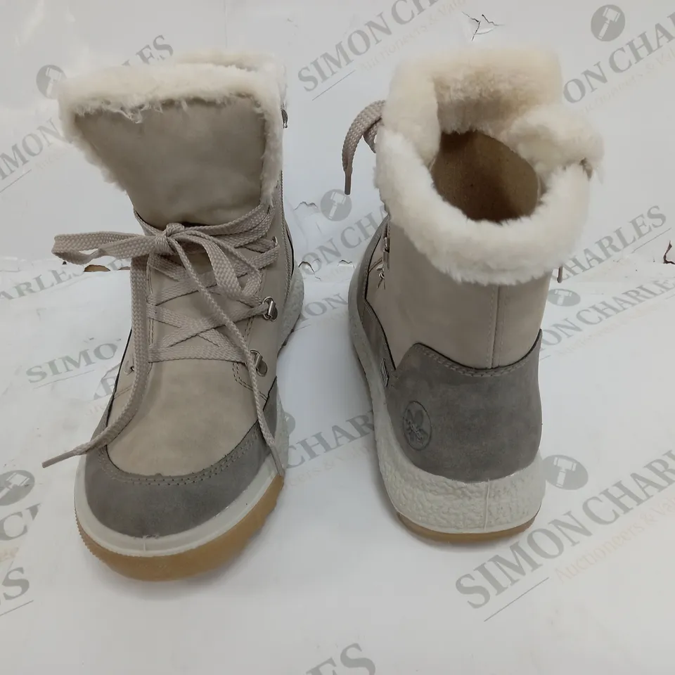 BOXED PAIR OF RIEKER ANTISTRESS WARM HIKING BOOTS SIZE 6.5 CREAM 