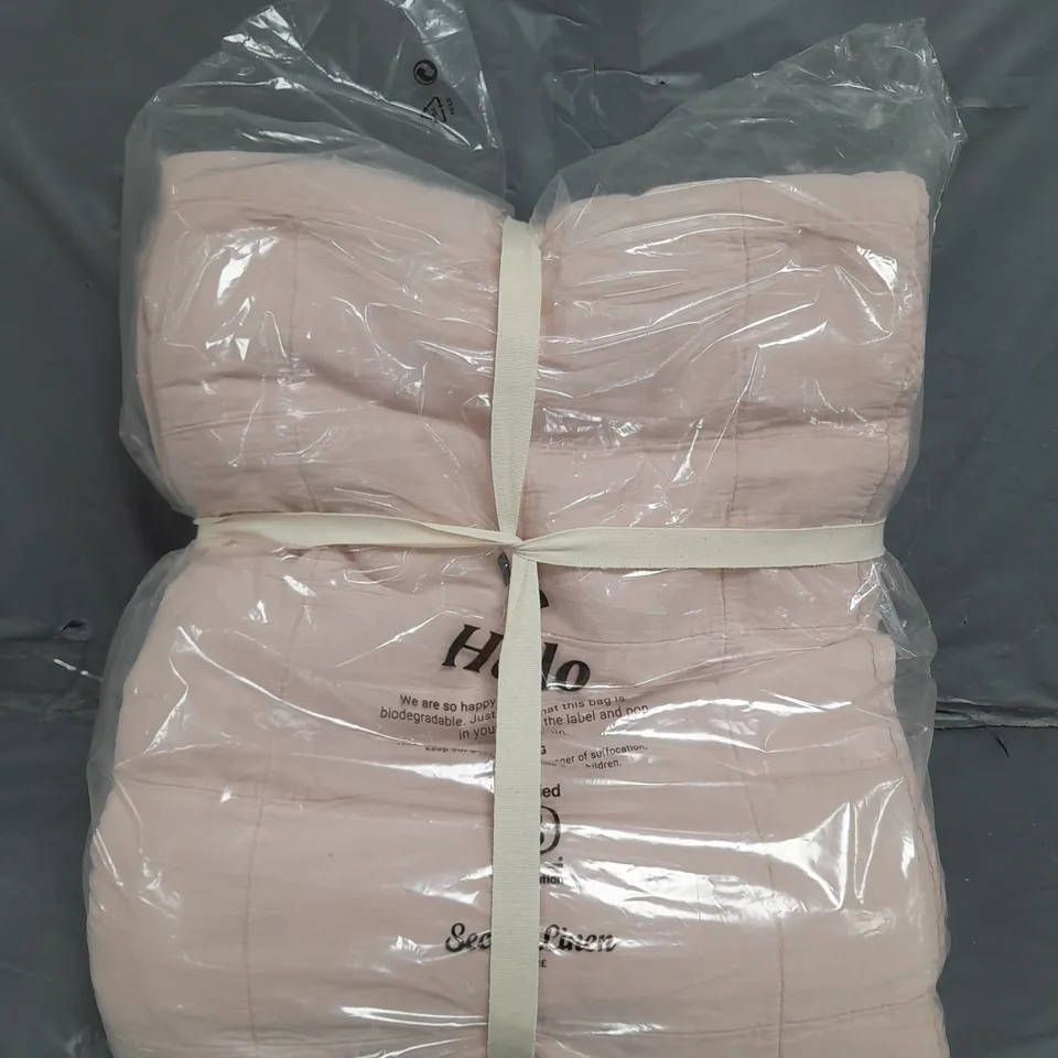 BAGGED SECRET LINEN BLUSH PINK FINN 100% COTTON QUILTED THROW