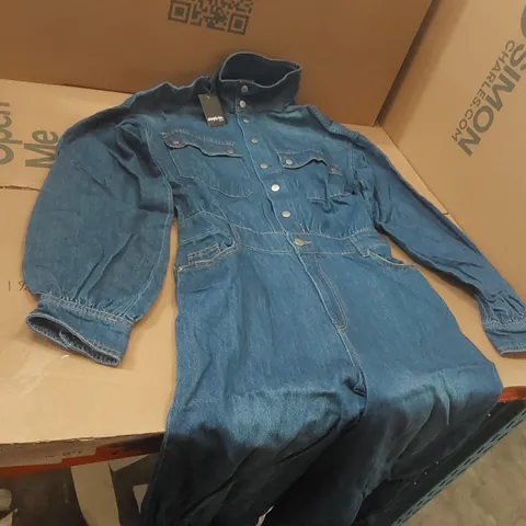 BOX CONTAINING APPROXIMATELY 10x BRAND NEW SIMPLY BE MID WASH DENIM JUMPSUITS - SIZE 12